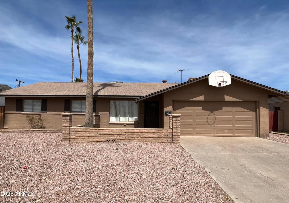 420 E Laguna Dr., Tempe, AZ 85282