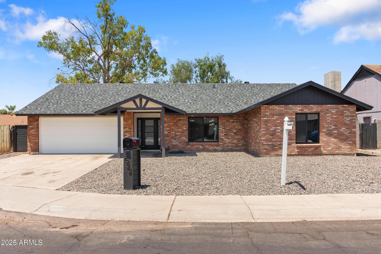 6944 W Denton Ln., Glendale, AZ 85303