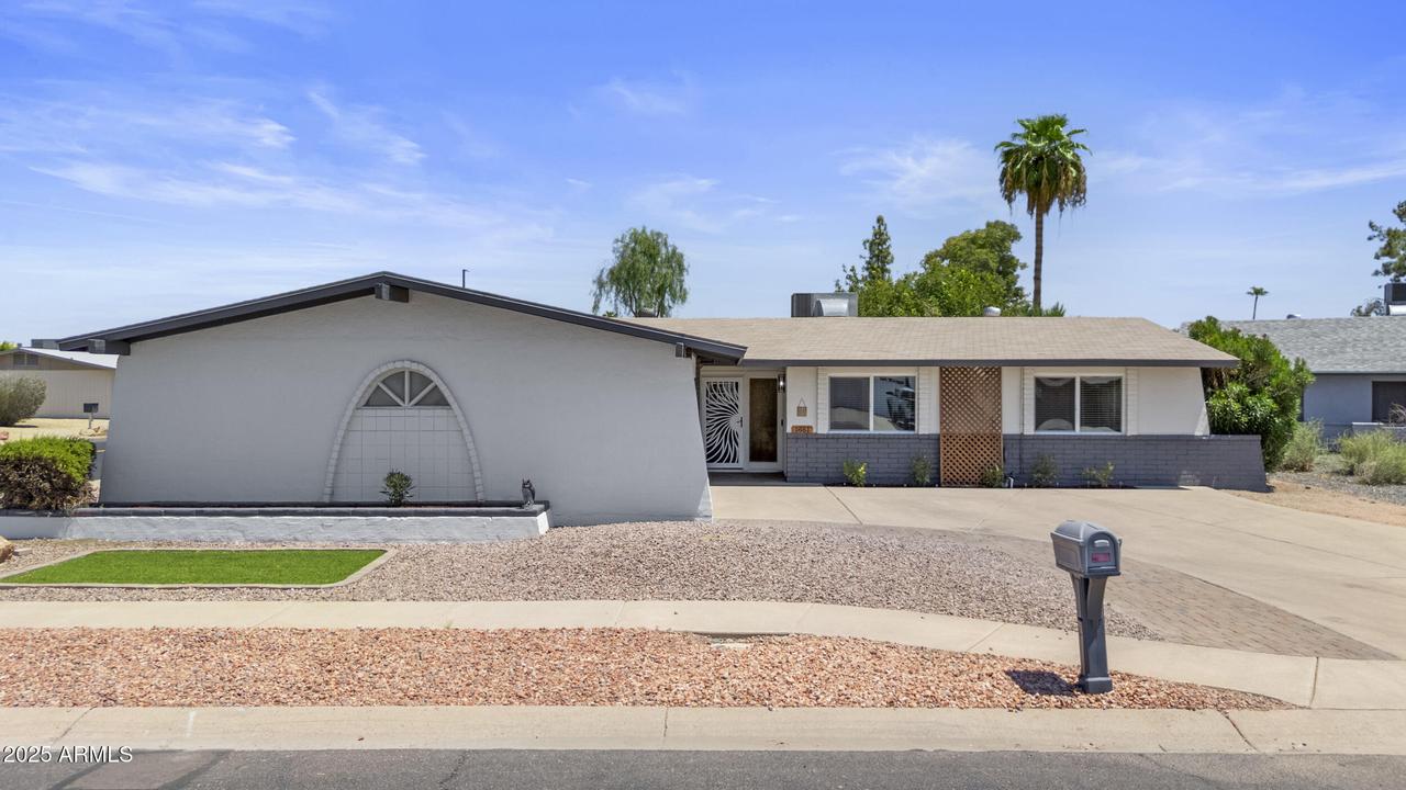 1661 S Azucena Cir., Mesa, AZ 85202