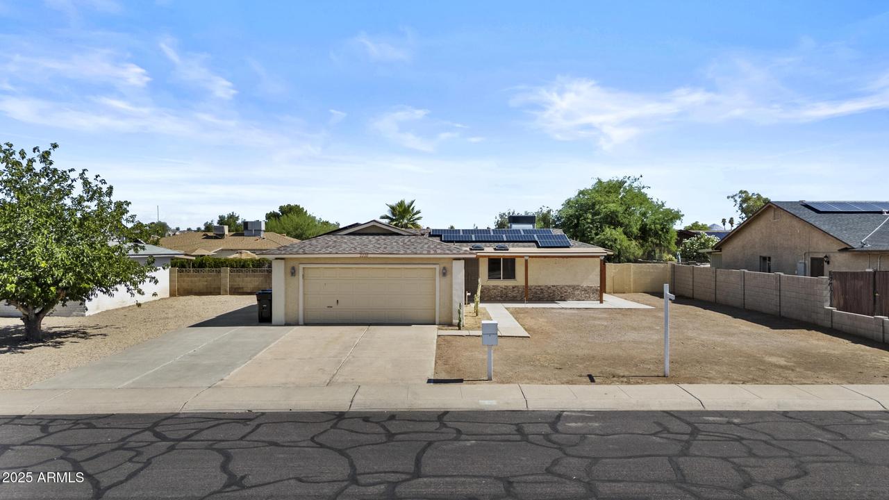 2220 W Sequoia Dr., Phoenix, AZ 85027
