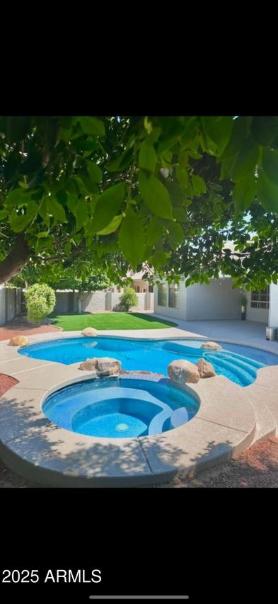 550 N Mammoth Way, Chandler, AZ 85225