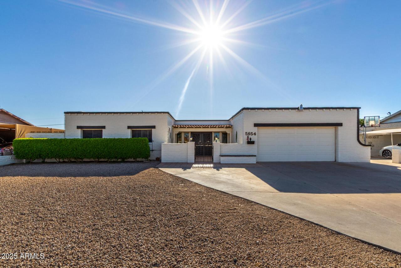 5654 N 39th Ave., Phoenix, AZ 85019