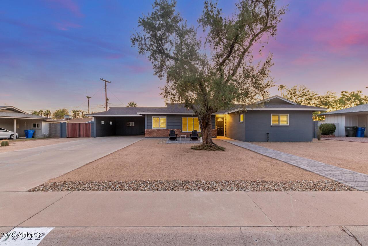 8912 N 17th Ave., Phoenix, AZ 85021