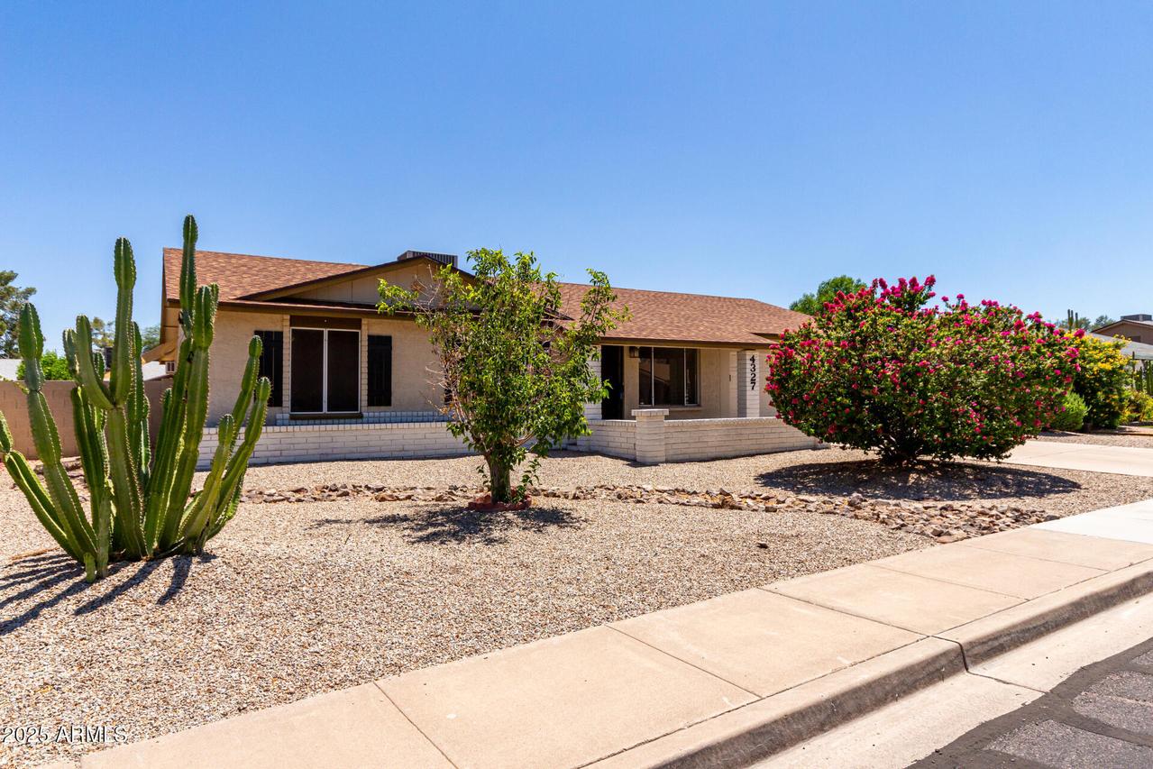 4327 E San Gabriel Ave., Phoenix, AZ 85044
