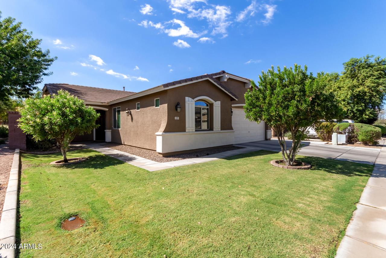 119 W Leatherwood Ave., San Tan Valley, AZ 85140