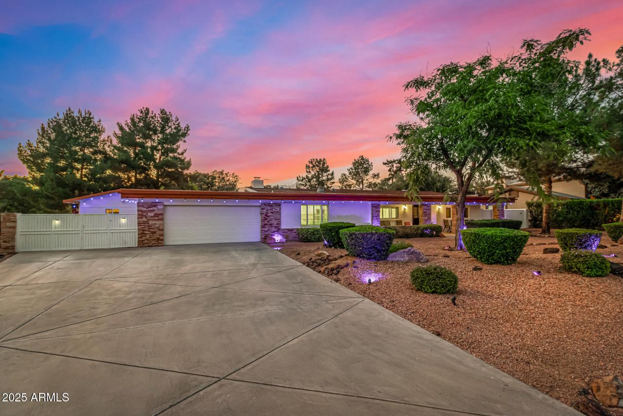330 W Tam Oshanter Dr., Phoenix, AZ 85023