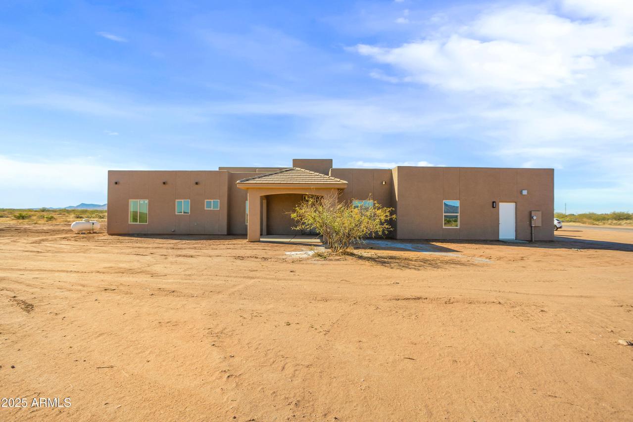 10042 La Tierra Roja Dr., Hereford, AZ 85615