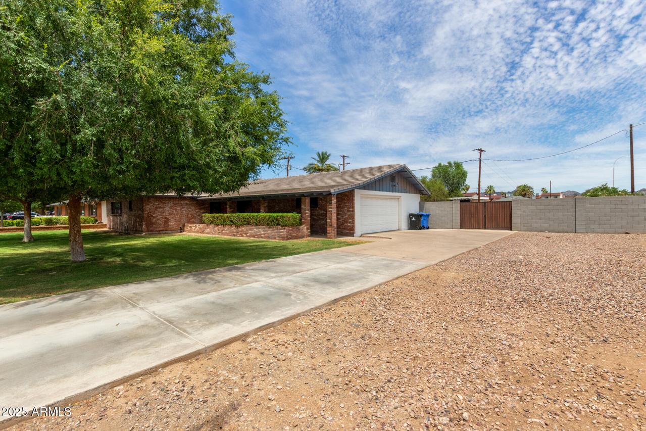 9001 N 13th Ave., Phoenix, AZ 85021