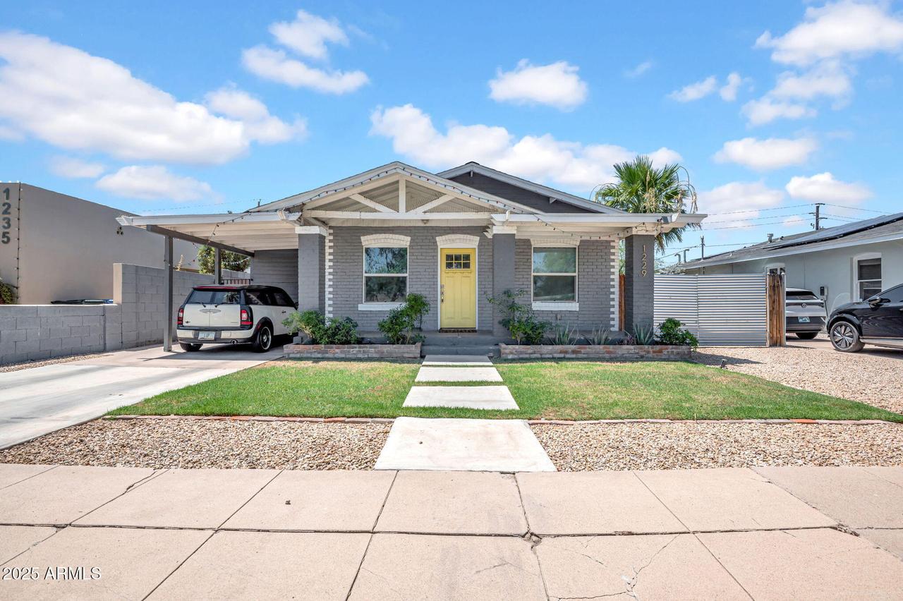 1229 E Moreland St., Phoenix, AZ 85006