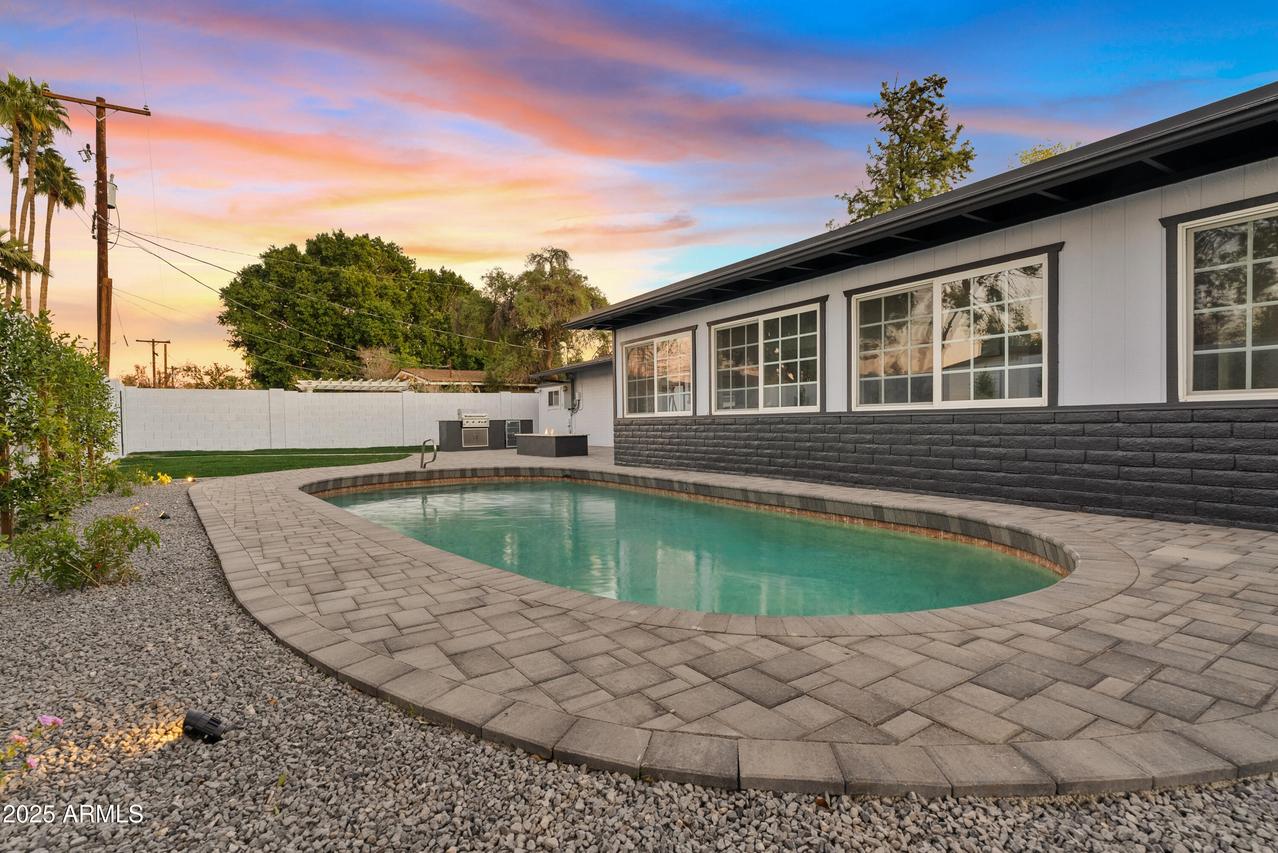 1302 W Golden Ln., Phoenix, AZ 85021