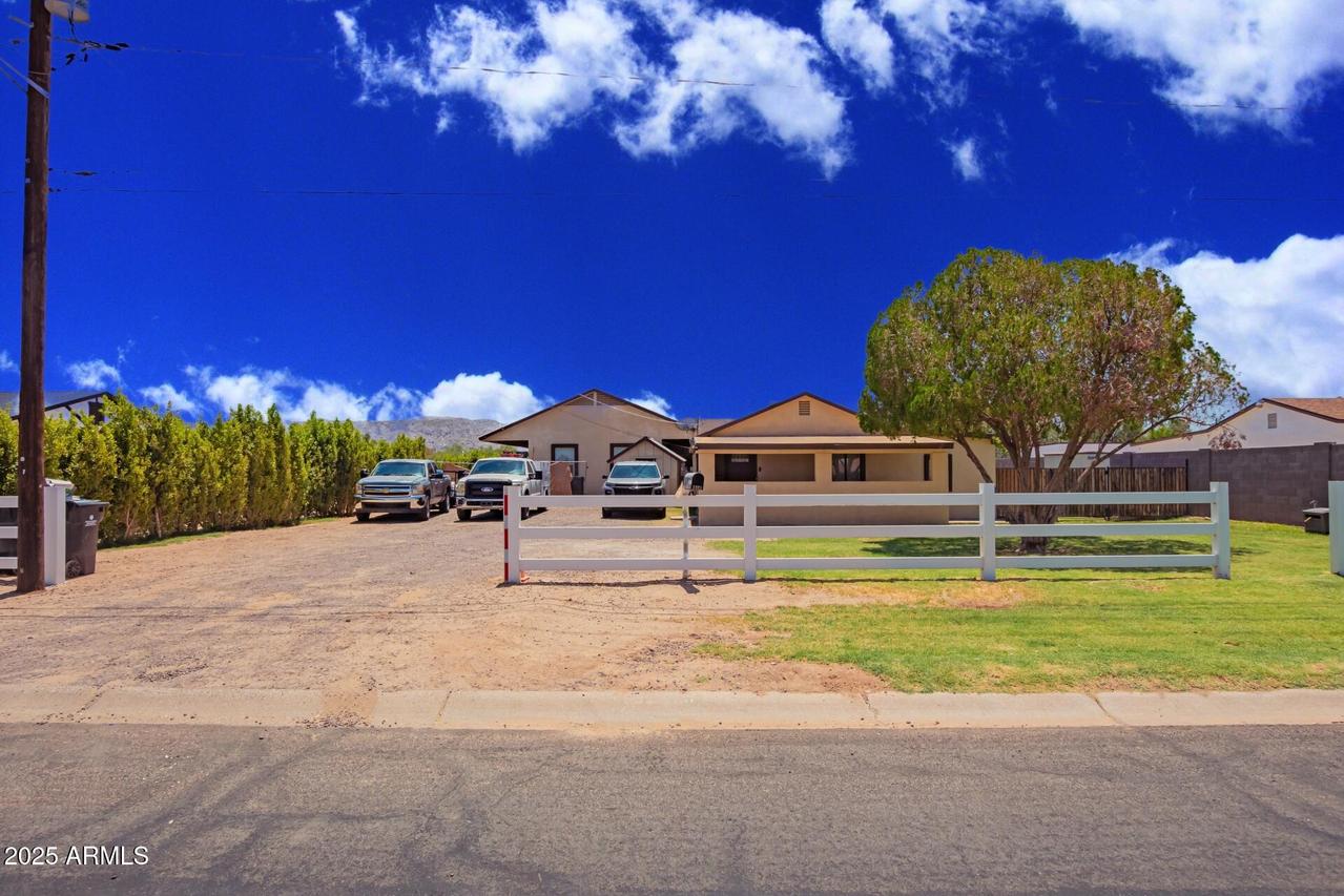 1221 E Alta Vista Rd., Phoenix, AZ 85042