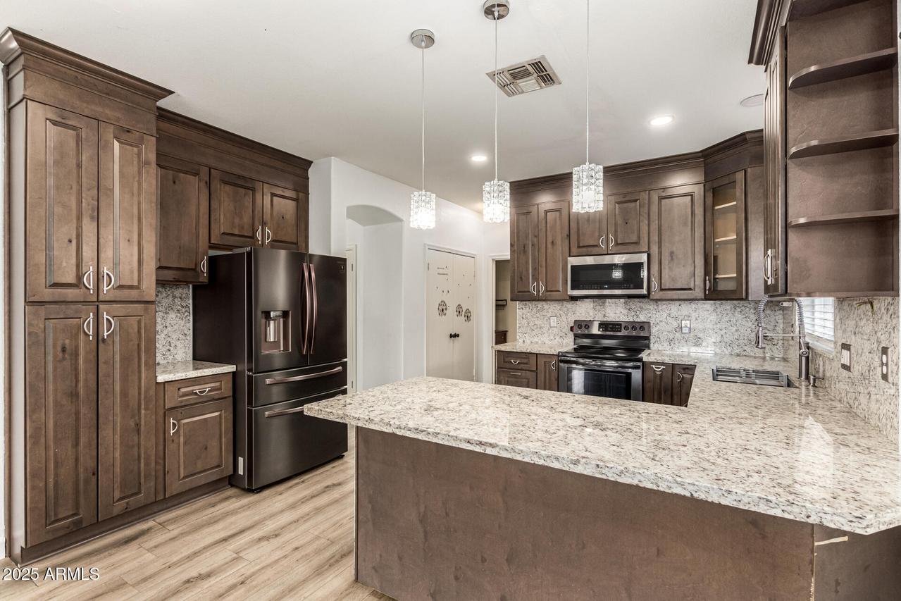 8769 W Shaw Butte Dr., Peoria, AZ 85345