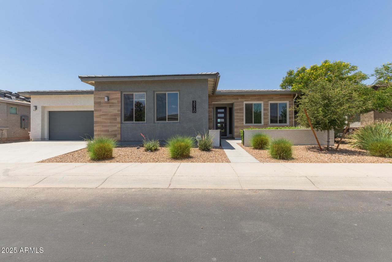 39730 N Collins Ln., San Tan Valley, AZ 85140