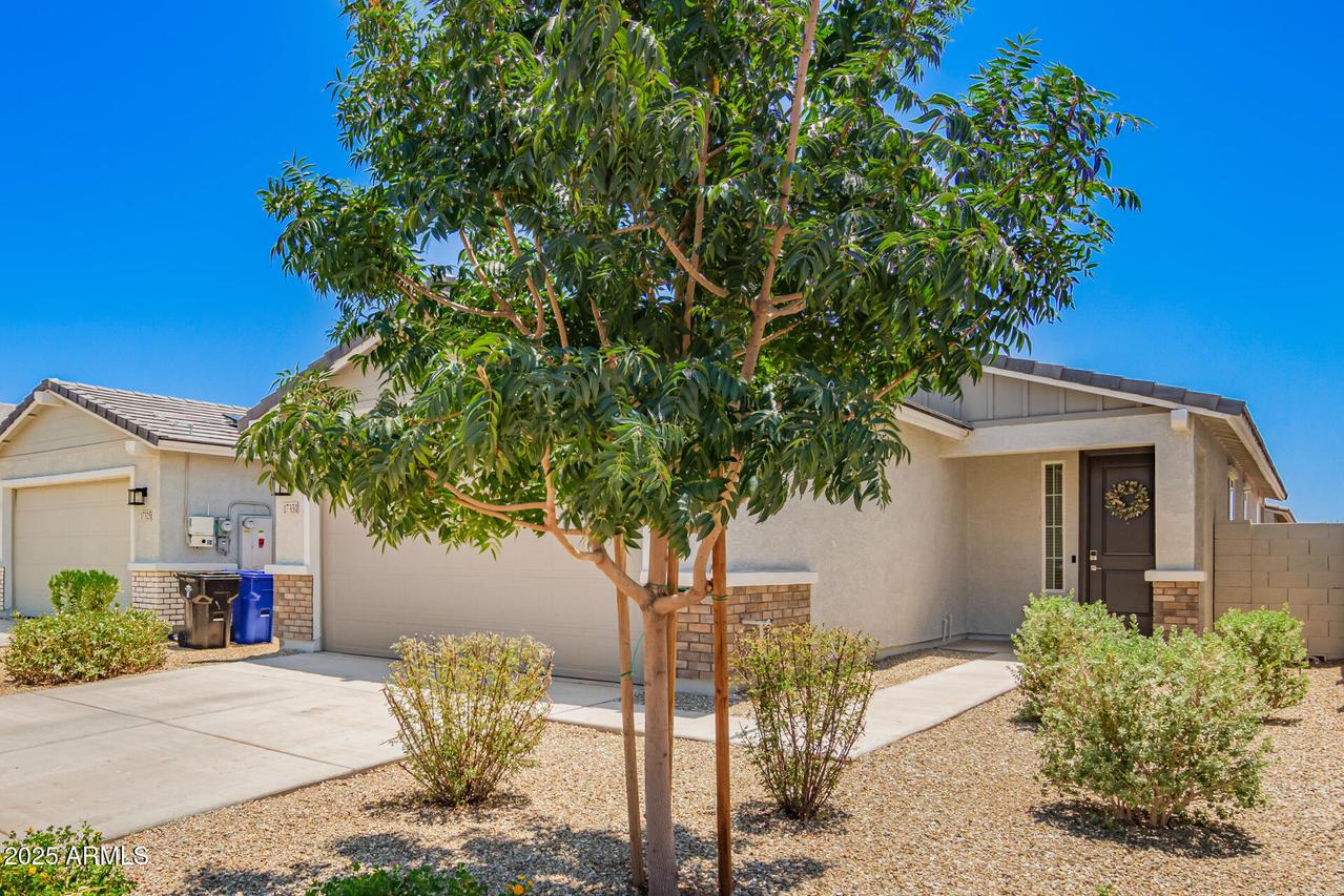 17331 W Daley Ln., Surprise, AZ 85387