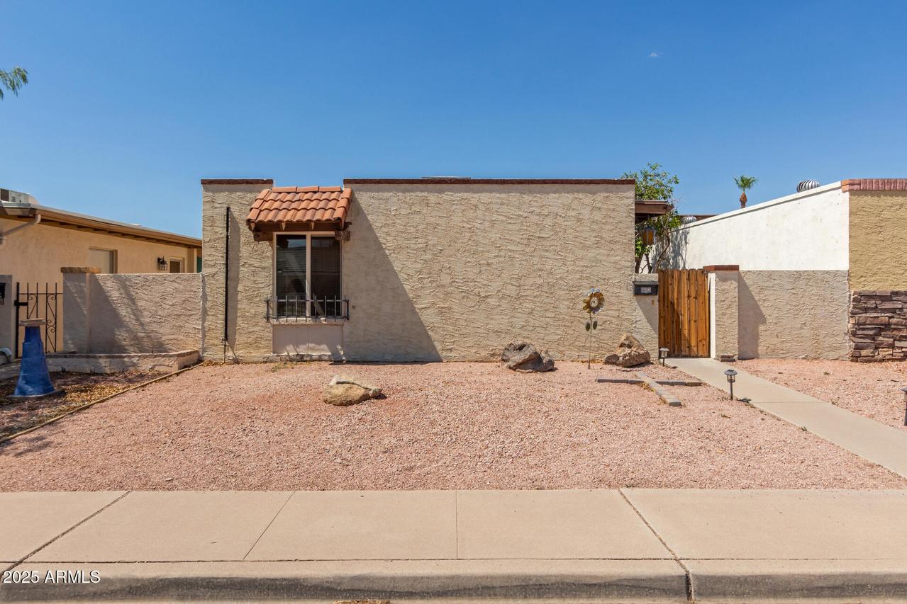 402 W Manhatton Dr., Tempe, AZ 85282