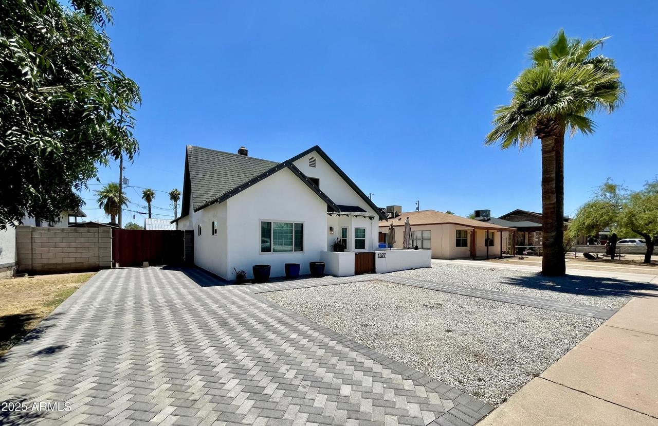 1327 E Fillmore St., Phoenix, AZ 85006