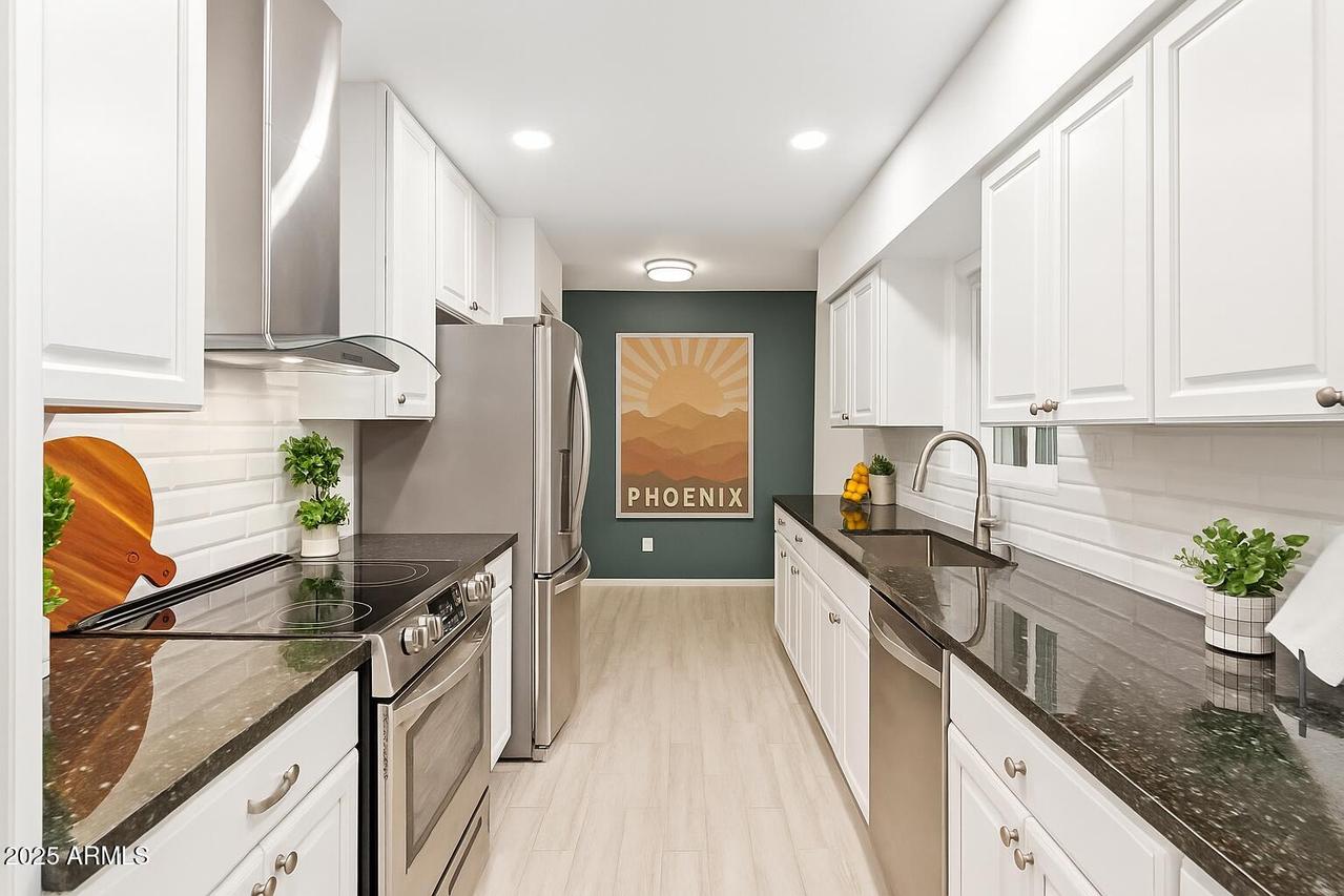 609 E Royal Palm Sq., Phoenix, AZ 85020