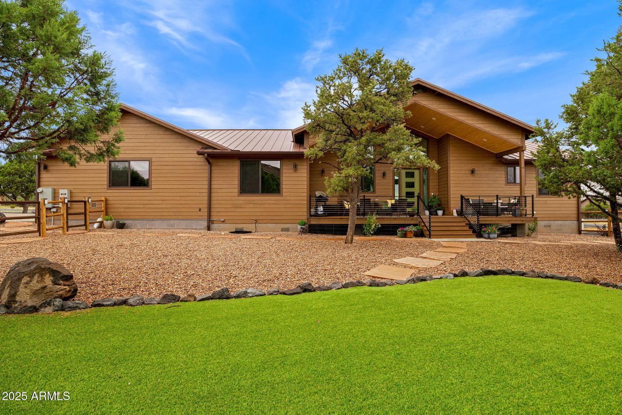 2344 Hellcat Cir., Overgaard, AZ 85933