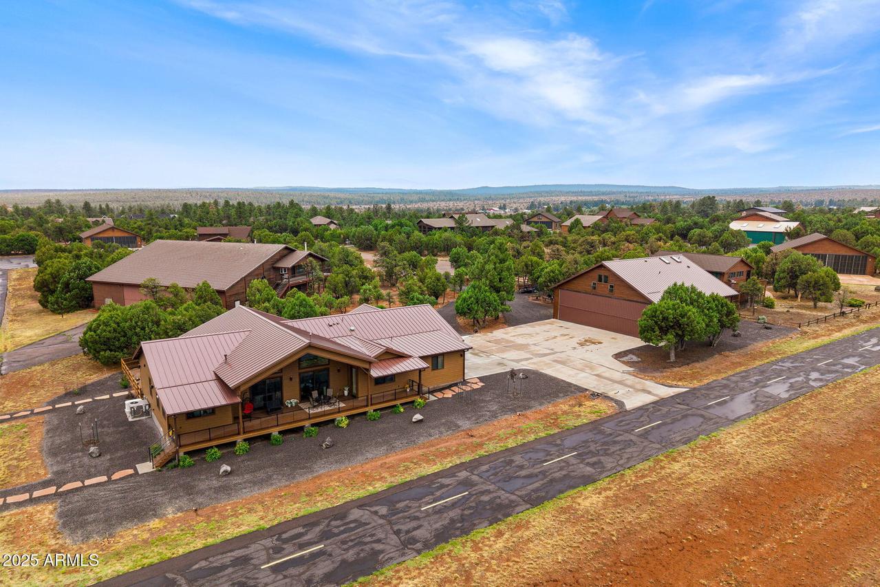 2344 Hellcat Cir., Overgaard, AZ 85933