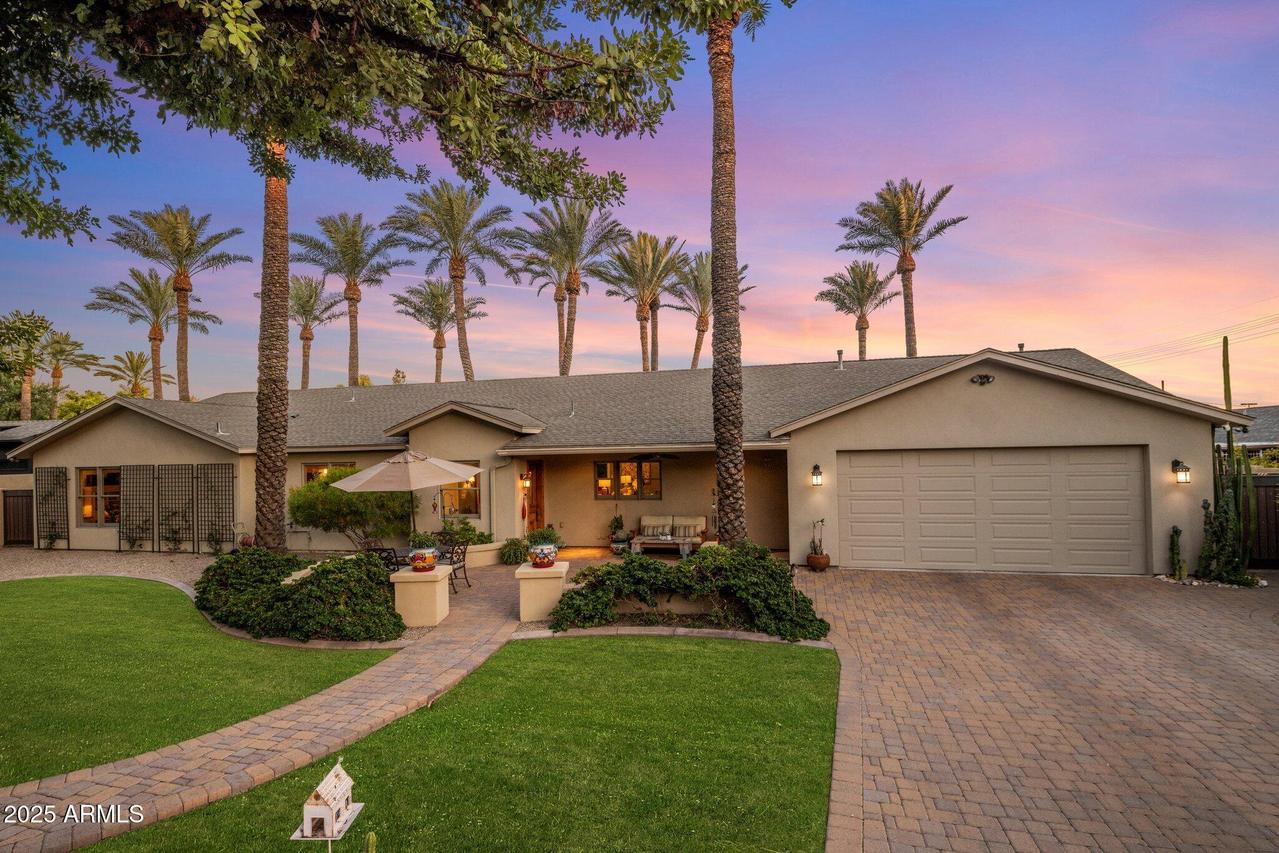 2803 E Sherran Ln., Phoenix, AZ 85016