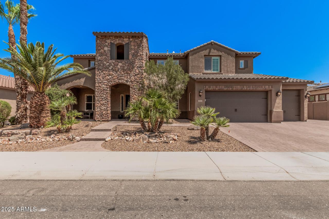 722 W Armstrong Way, Chandler, AZ 85286