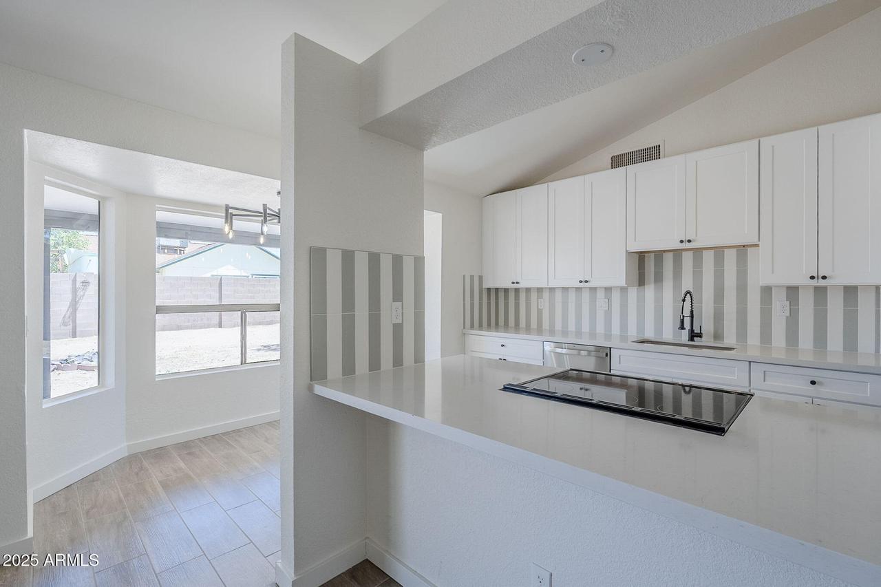 402 W Rosemonte Dr., Phoenix, AZ 85027
