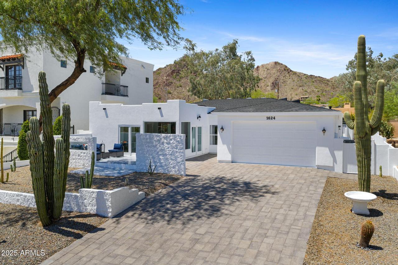 1624 E El Camino Dr., Phoenix, AZ 85020