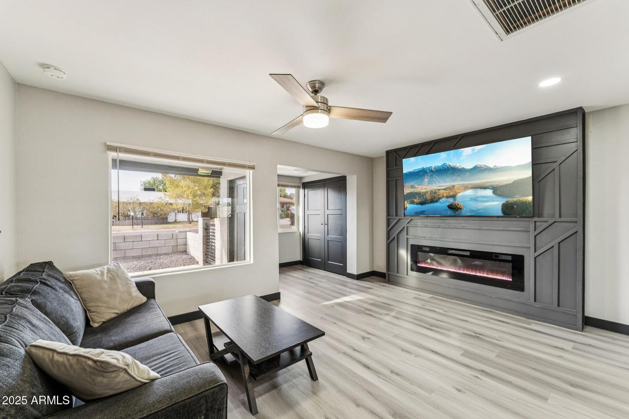 1305 E Winter Dr., Phoenix, AZ 85020