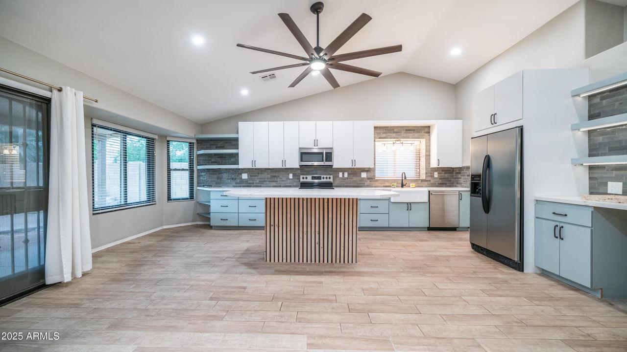 19055 N 5th Ave., Phoenix, AZ 85027