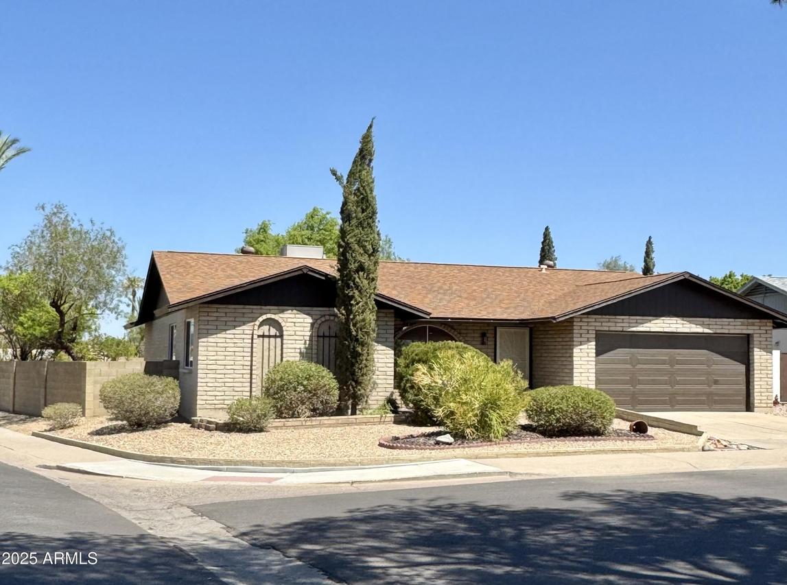 1102 E Grandview Rd., Phoenix, AZ 85022