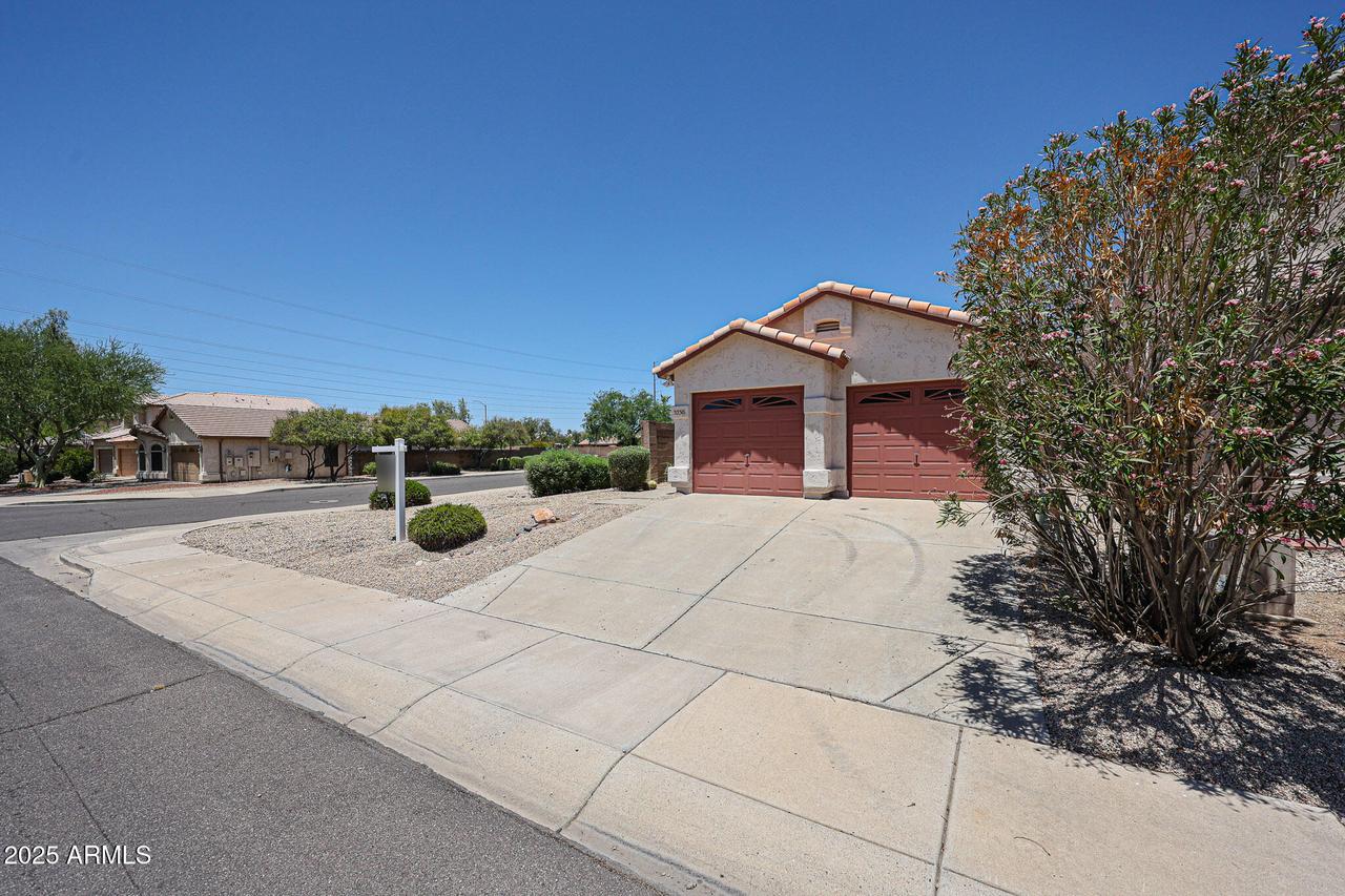3230 E Kristal Way, Phoenix, AZ 85050