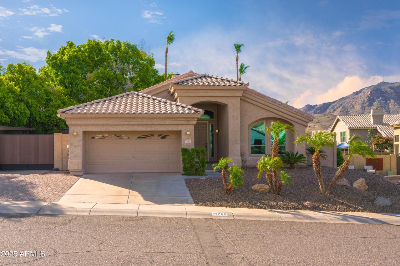 720 E Goldenrod St., Phoenix, AZ 85048