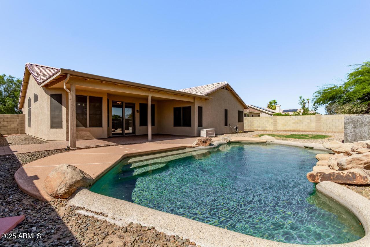 8207 W Glenn Dr., Glendale, AZ 85303
