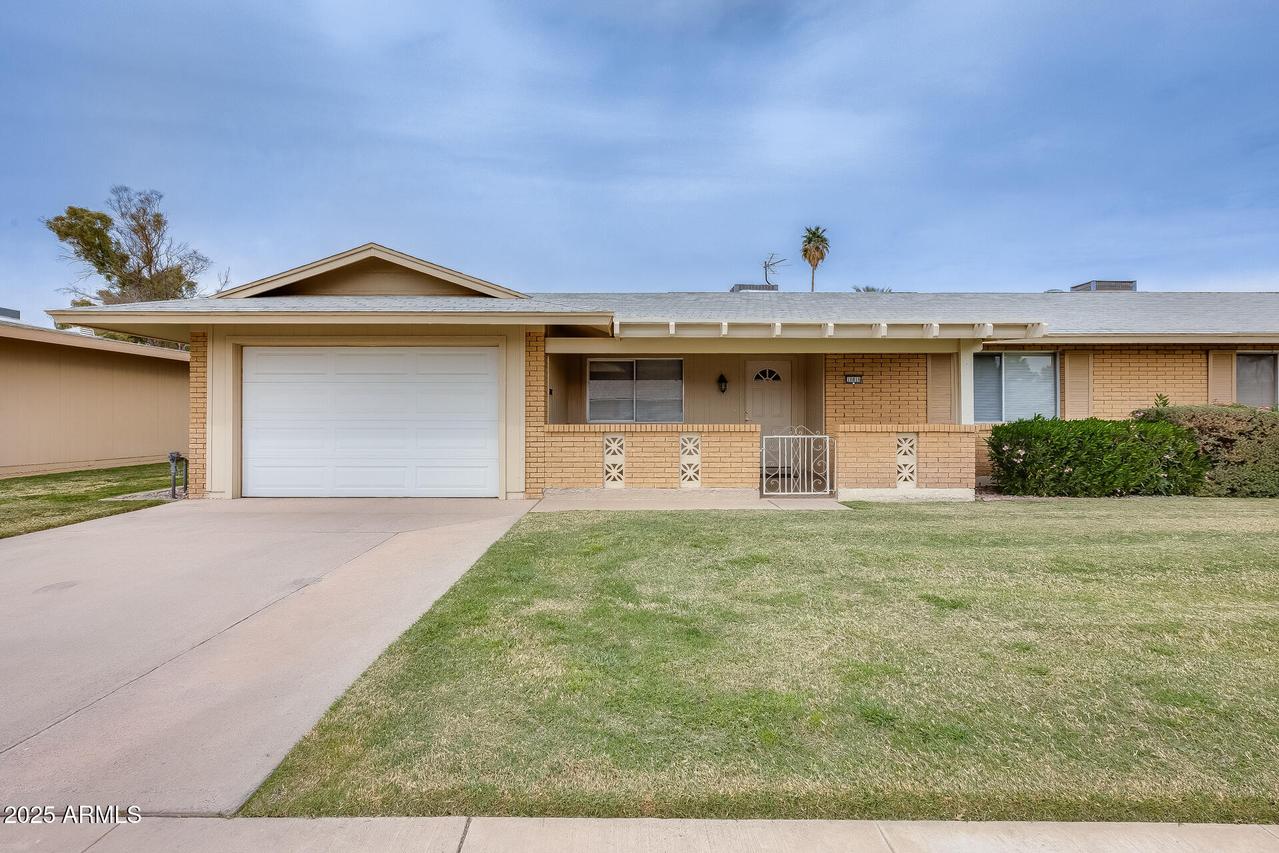 10816 W Hatcher Rd., Sun City, AZ 85351