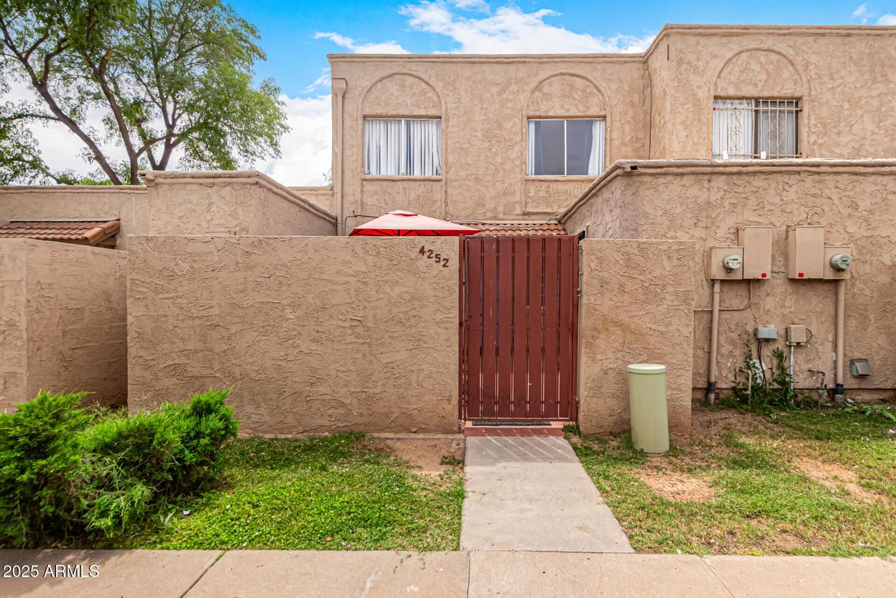 4252 N 68th Ln., Phoenix, AZ 85033