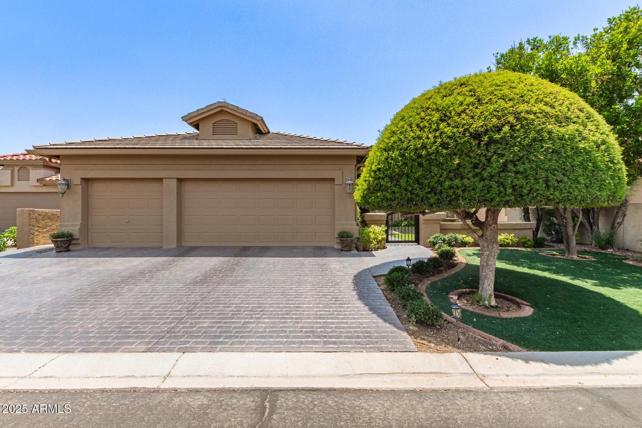 10015 E Nacoma Ct., Sun Lakes, AZ 85248
