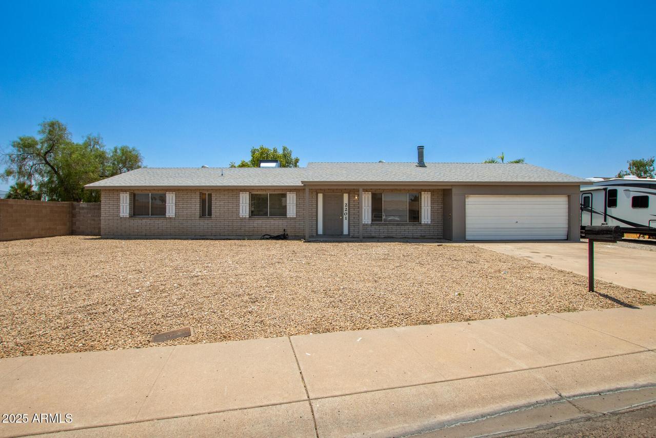 2201 W Topeka Dr., Phoenix, AZ 85027