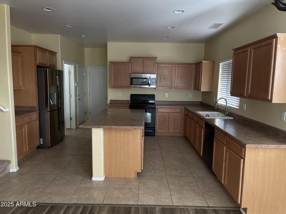 2431 N 83rd Dr., Phoenix, AZ 85037