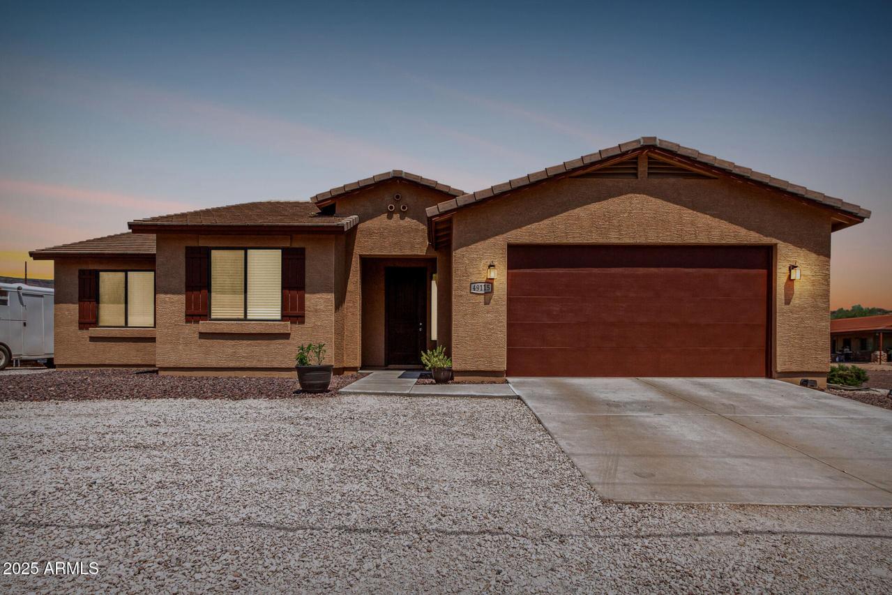 49115 N 1st Ln., New River, AZ 85087