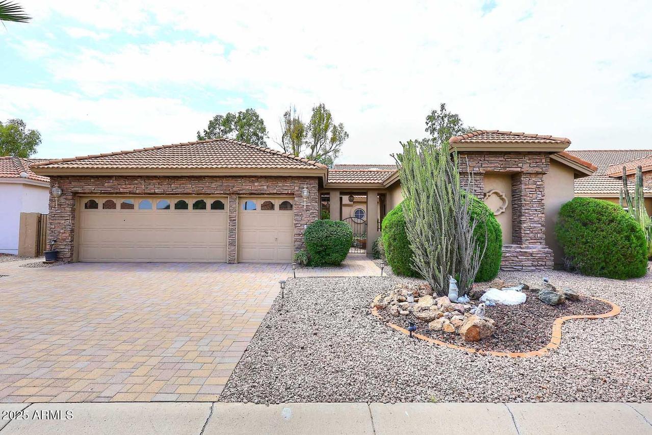 10829 E Regal Dr., Sun Lakes, AZ 85248