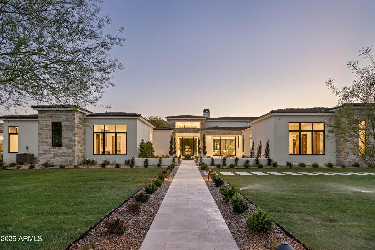 8230 N Mockingbird Ln., Paradise Valley, AZ 85253