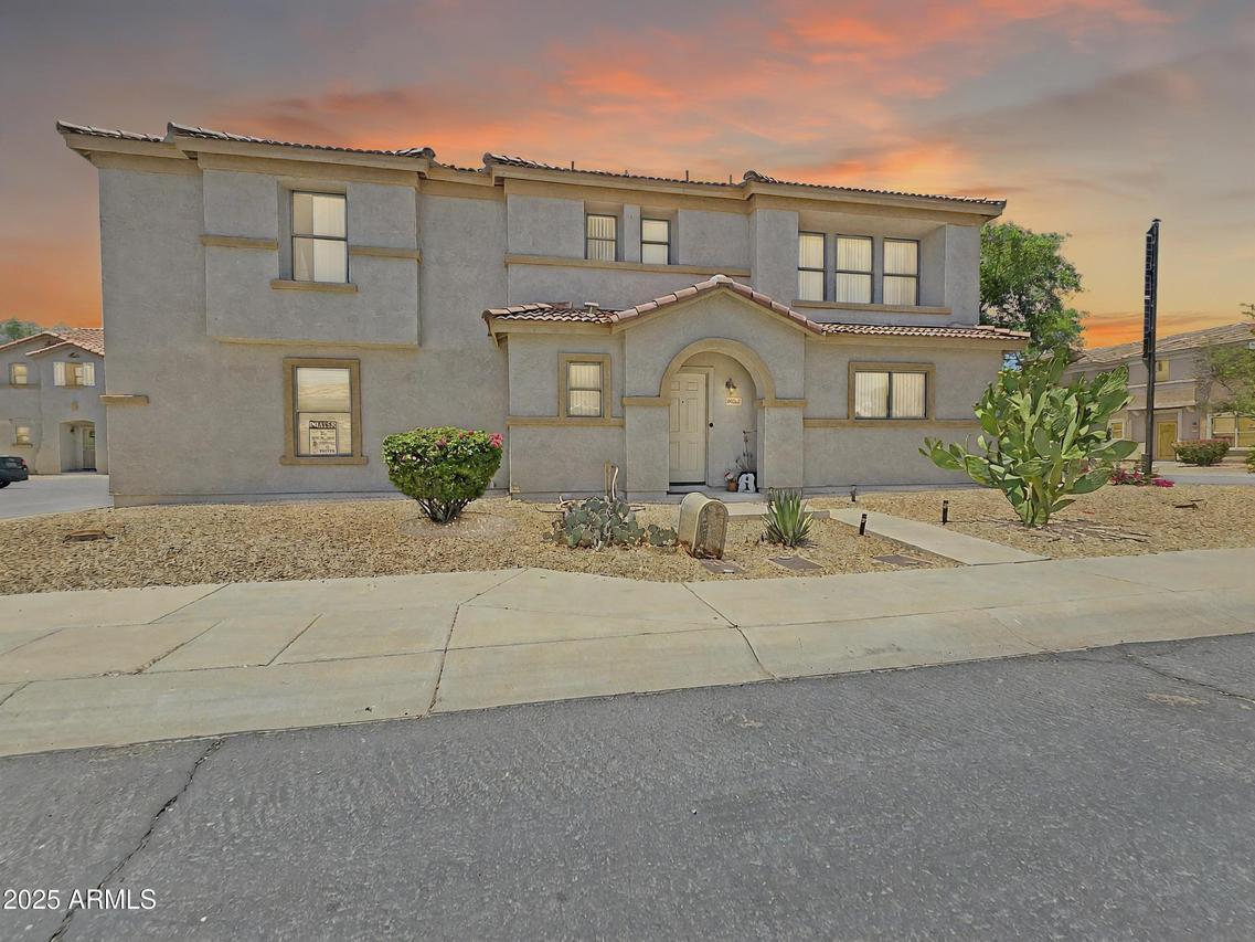 9686 N 82nd Ln., Peoria, AZ 85345