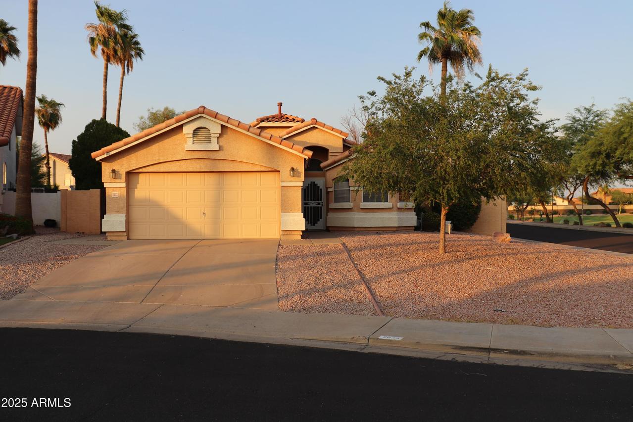 2033 S Raven Cir., Mesa, AZ 85209
