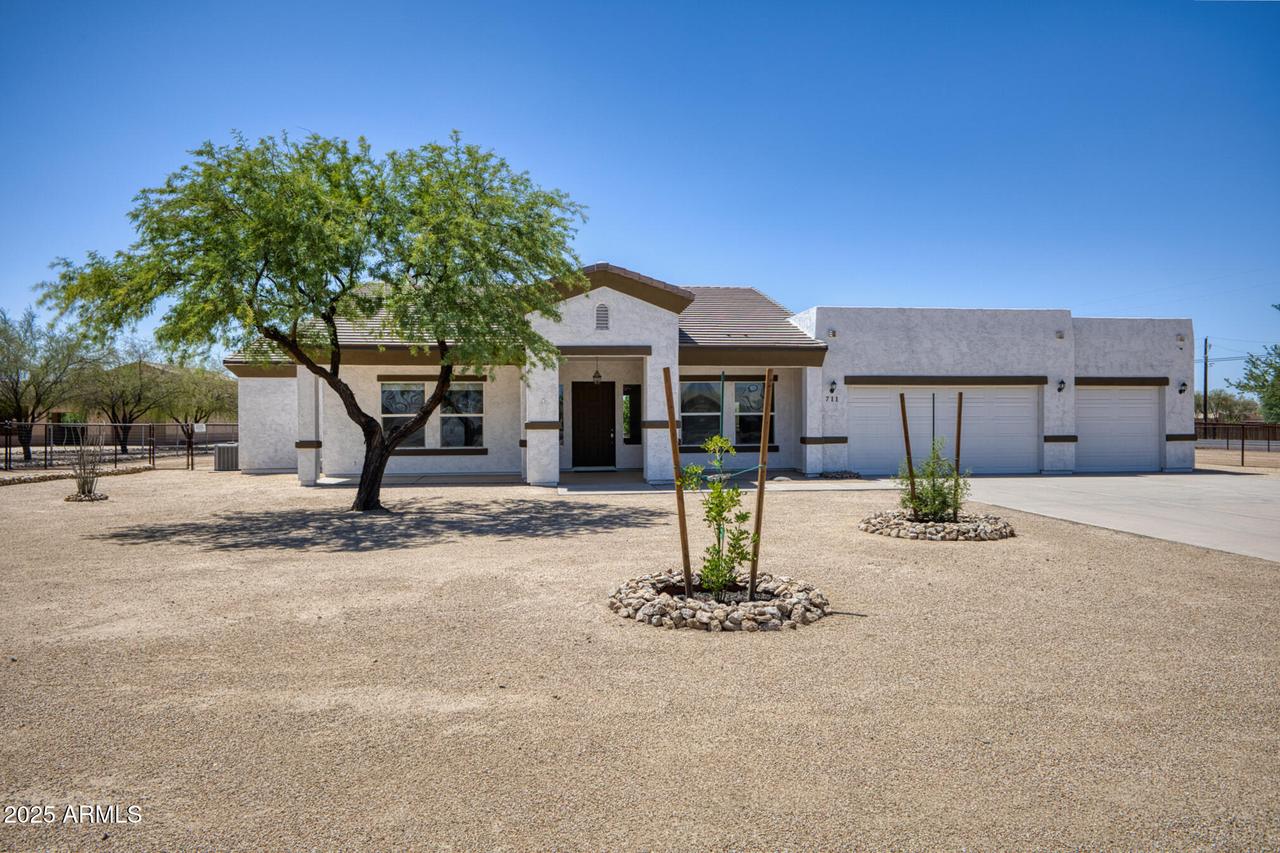 711 E Cloud Rd., Phoenix, AZ 85086