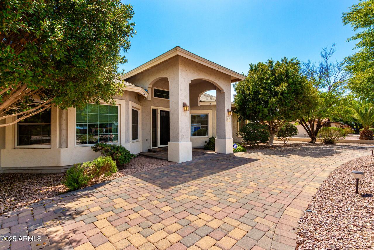 6729 W Villa Theresa Dr., Glendale, AZ 85308