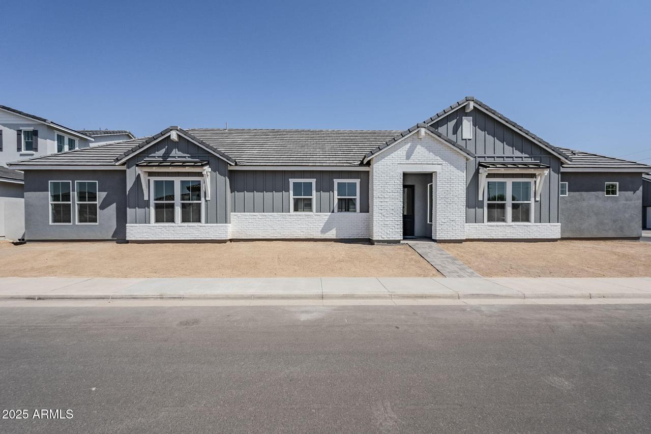 11980 N Luckenbach St., Surprise, AZ 85388