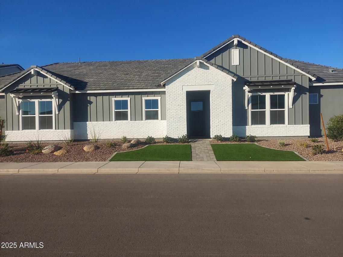 11980 N Luckenbach St., Surprise, AZ 85388