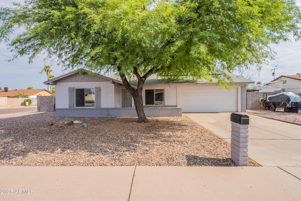 1301 W Kerry Ln., Phoenix, AZ 85027