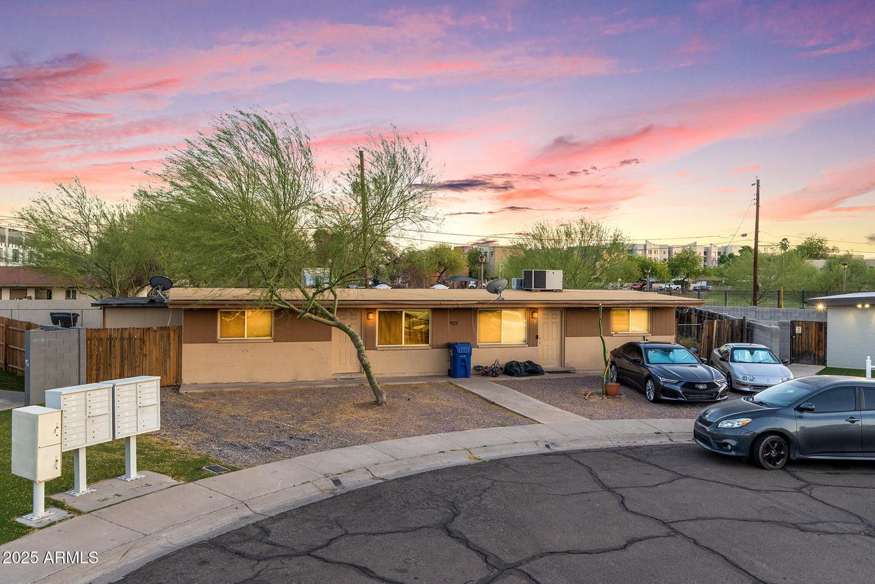 920 S Kenwood Cir., Tempe, AZ 85281