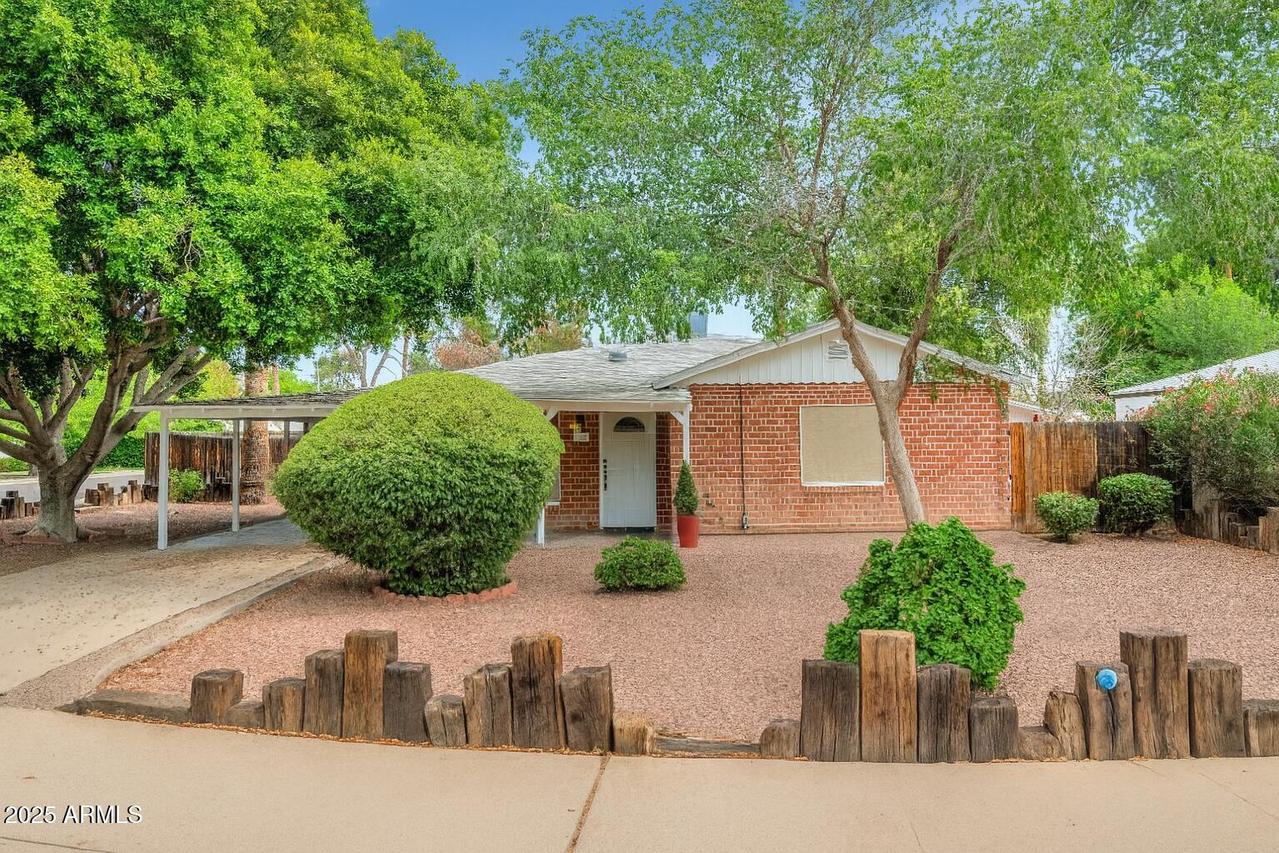 1127 S Una Ave., Tempe, AZ 85281